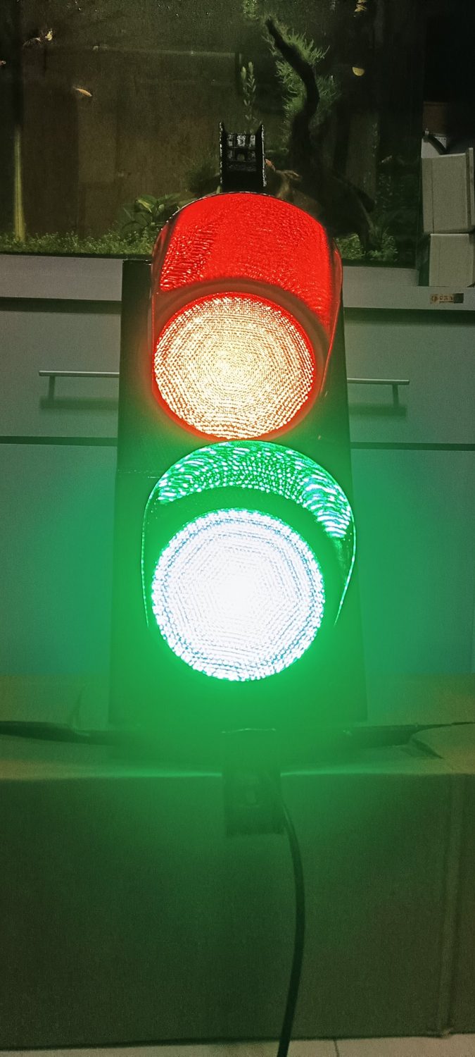 Lampu Lalu Lintas 2 Aspek (Merah–Hijau)