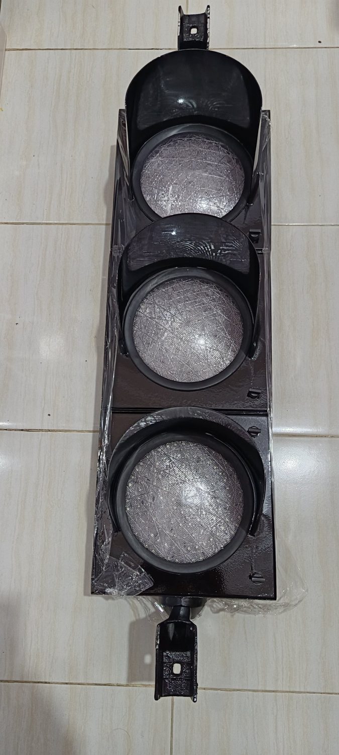 Lampu Lalu Lintas 3 Aspek – Tampak Depan